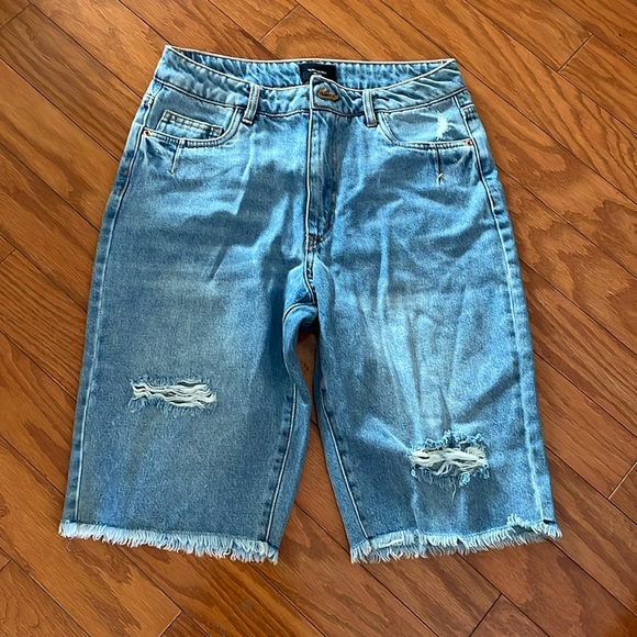 Vero Moda Distressed Denim Shorts - Picture 1 of 5